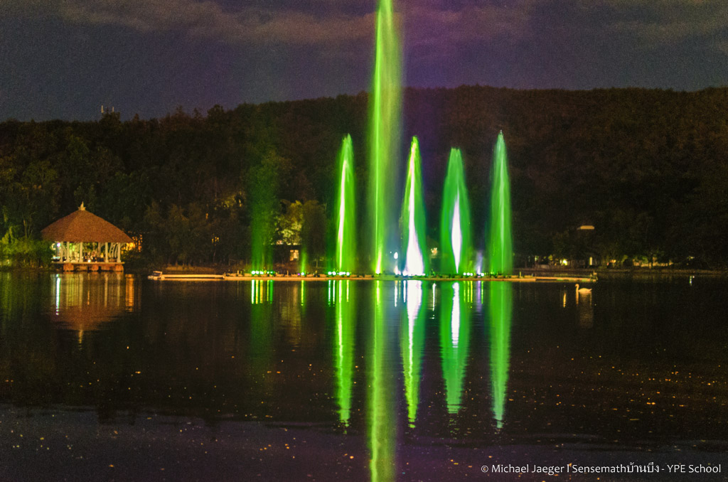 lights green-1.jpg