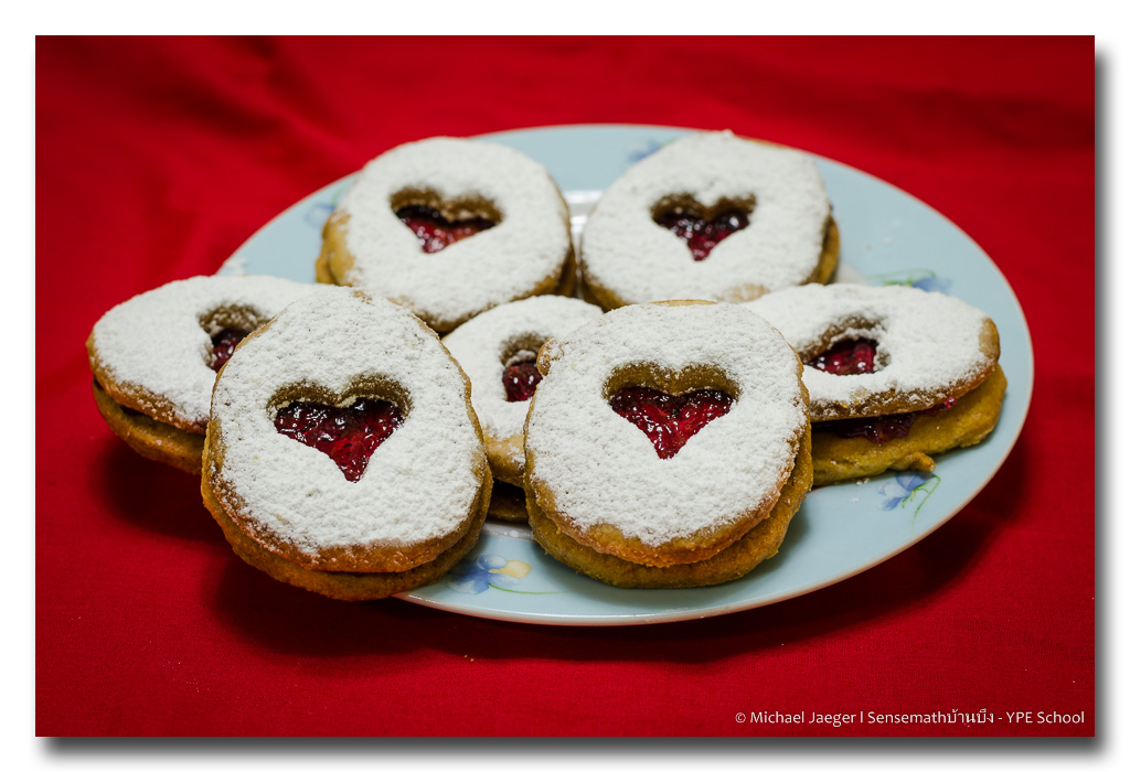 Linzer-Cookies1.jpg
