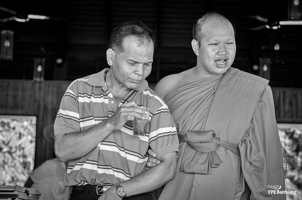 listen-bw-1.jpg