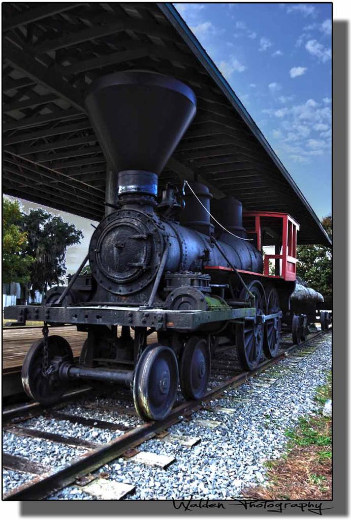 Locomotive HDR 01.jpg