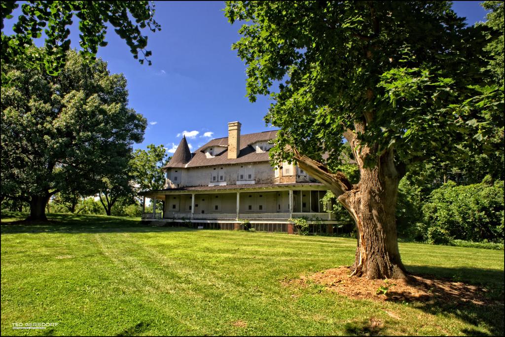 Lonz Winery Main House 2013.jpg