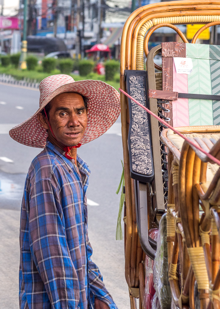 man-selling-cushins_3.jpg