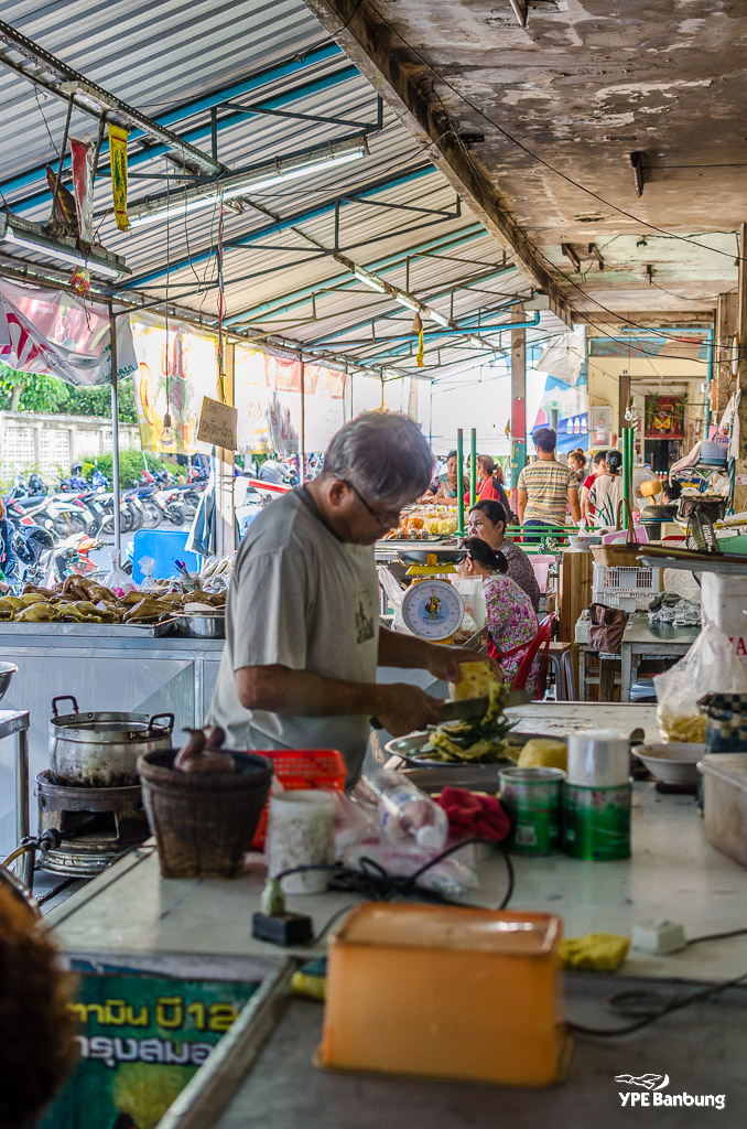 market-scene-3.jpg