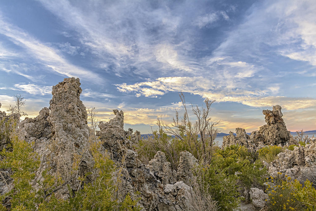 Mono Lake at 1200 PX.jpg