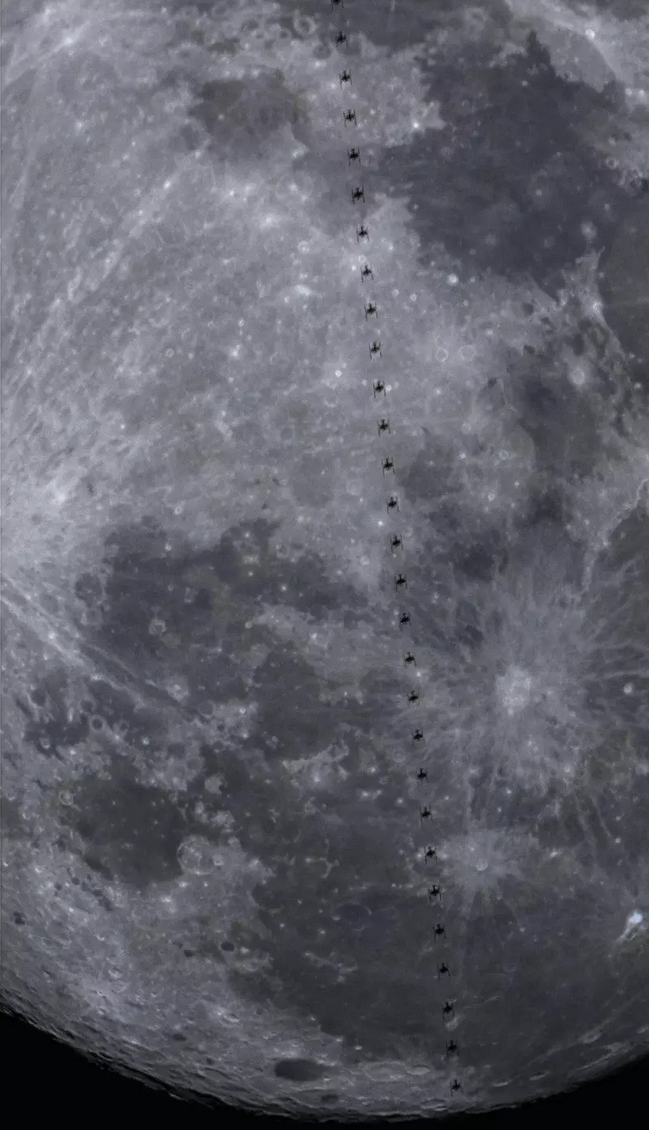 Moon-spacestation2.png