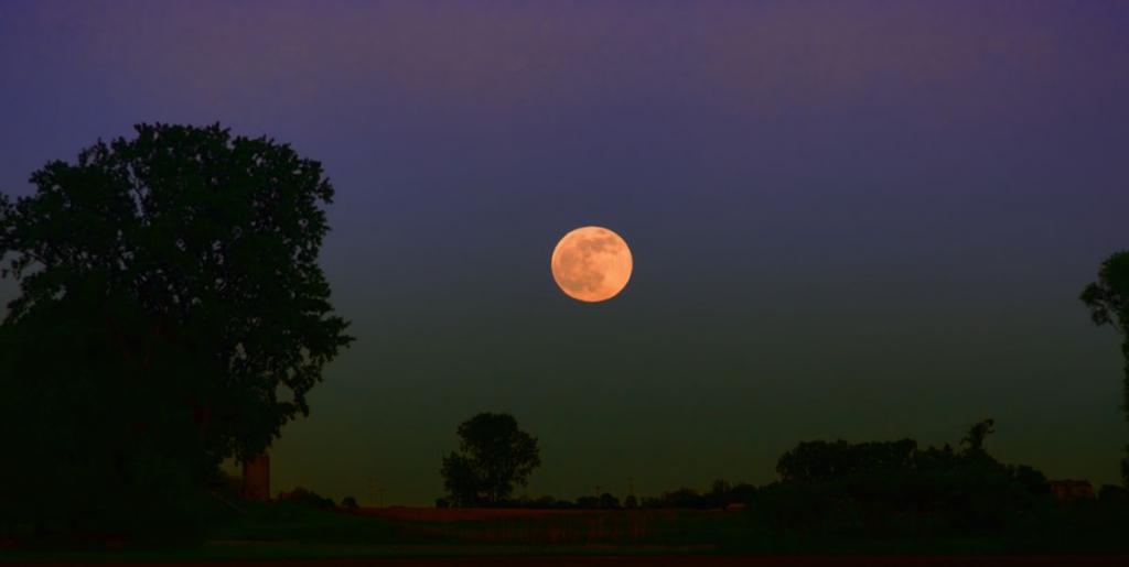 moon1200.jpg