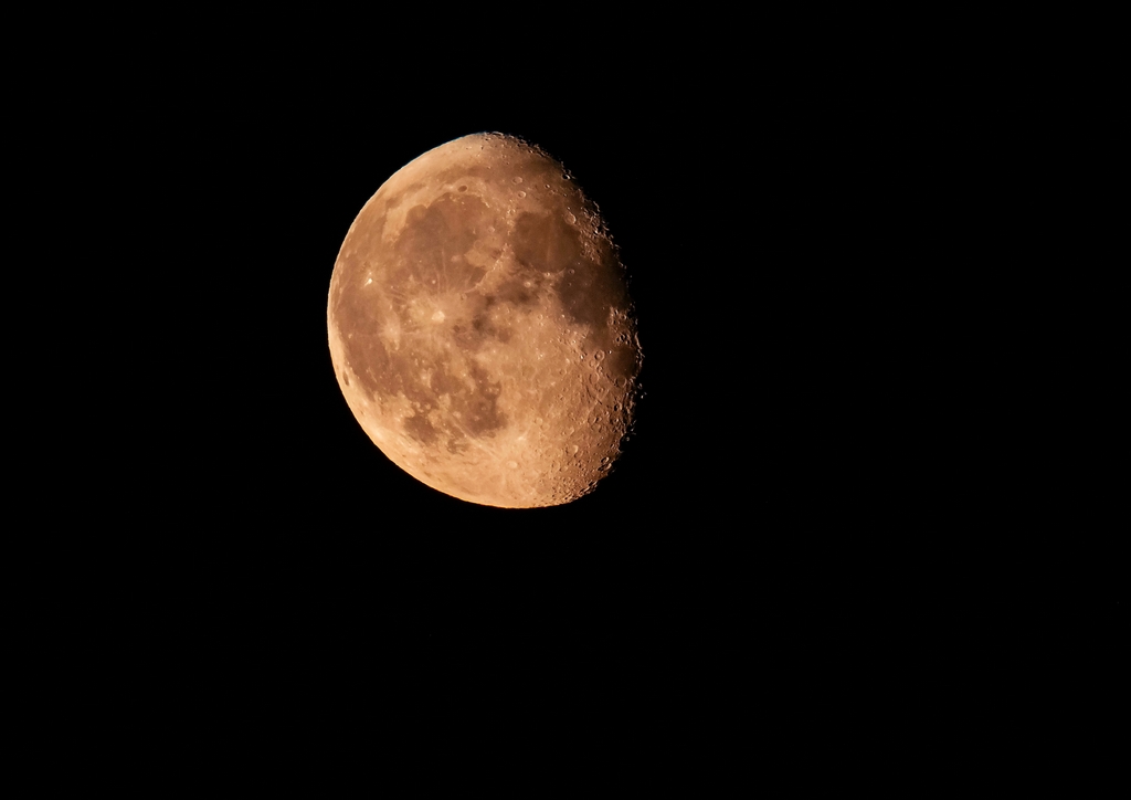 Moonred.jpg