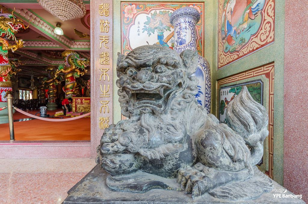Nacha-Sa-Thai-Chue-Shrine-10.jpg