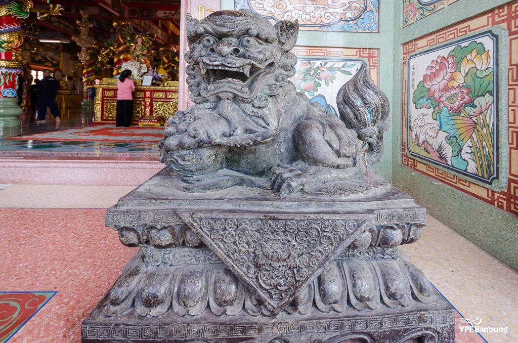 Nacha-Sa-Thai-Chue-Shrine-29.jpg