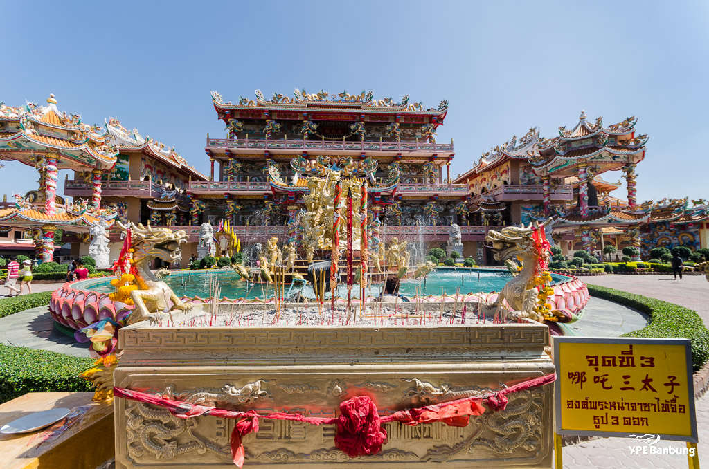 Nacha-Sa-Thai-Chue-Shrine-37.jpg