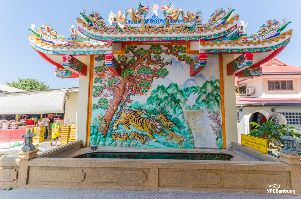 Nacha-Sa-Thai-Chue-Shrine-55.jpg
