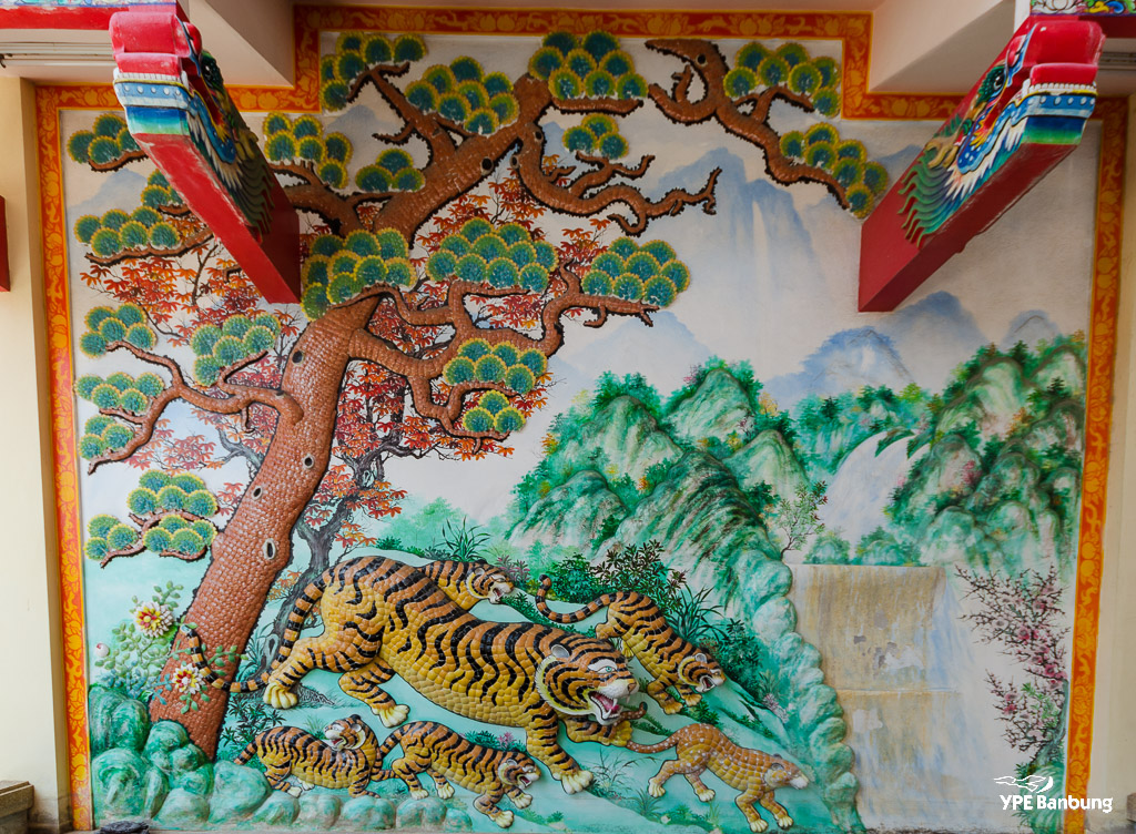 Nacha-Sa-Thai-Chue-Shrine-56.jpg