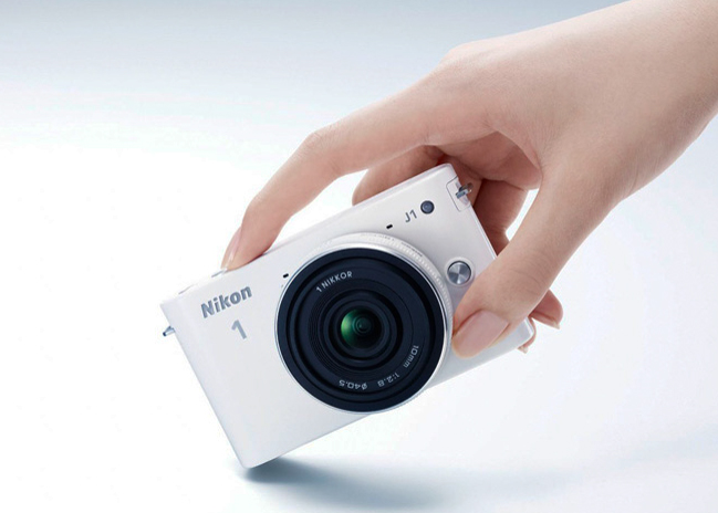 Nikon1_hand.jpg