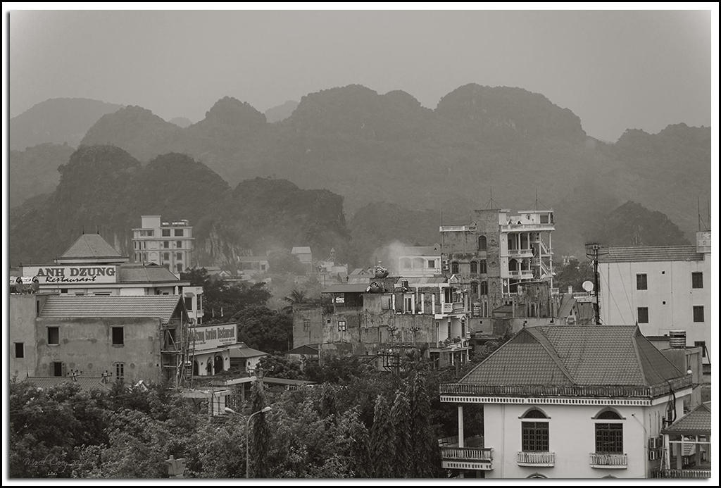 Nin bihn sepia.jpg