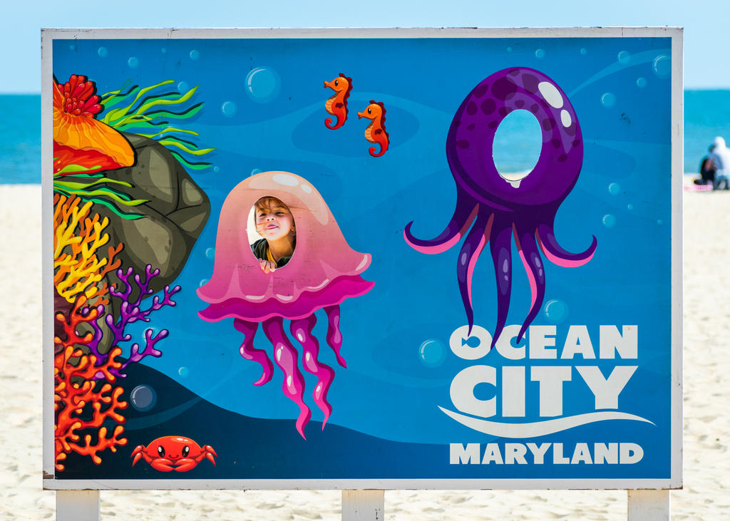 Ocean City Fun Sign 2 girl (1 of 1).jpg