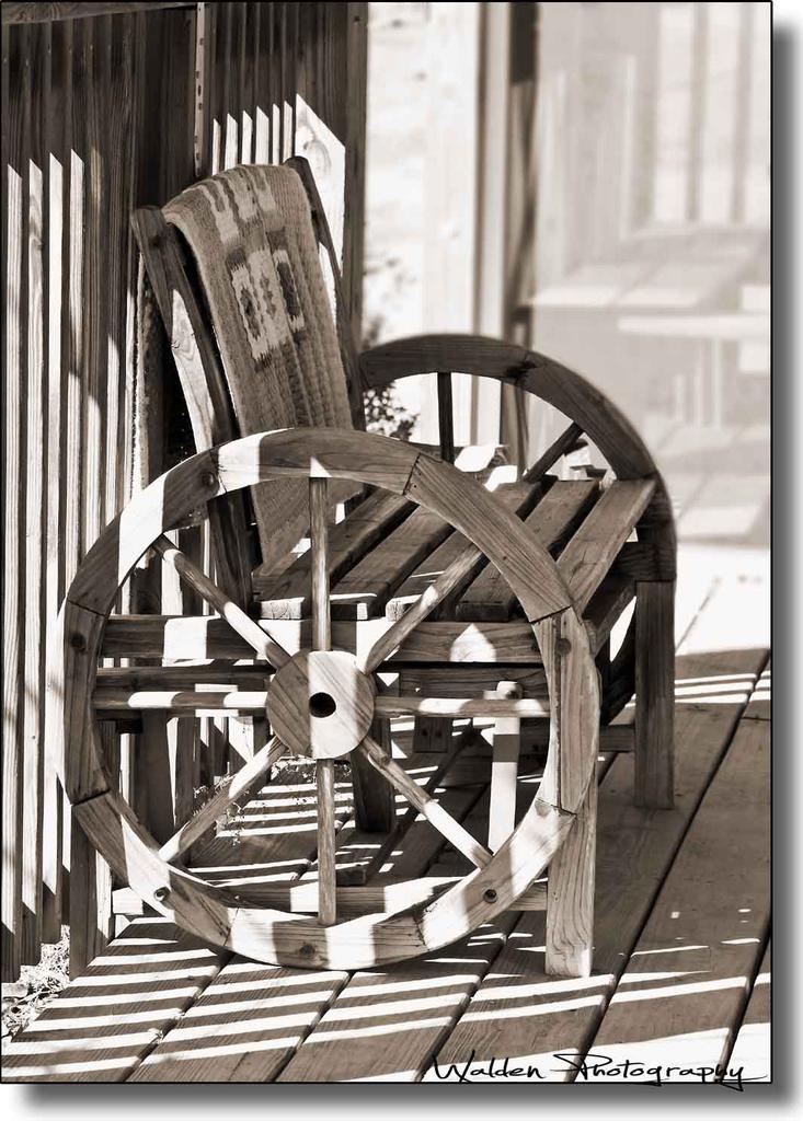 Old Wagon Wheel Bench.jpg