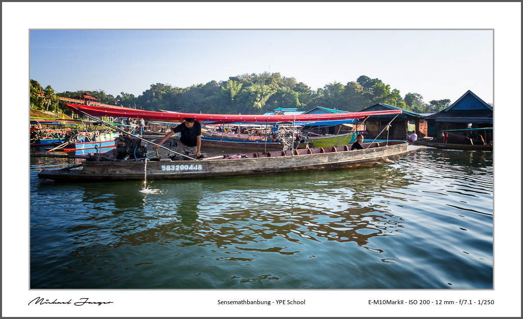 on-th-eboat-kanchanaburi-3.jpg