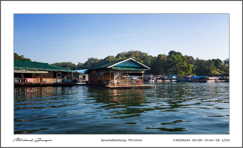 on-th-eboat-kanchanaburi-5.jpg