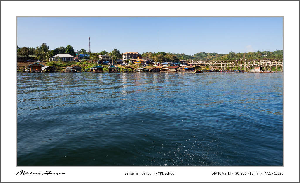 on-th-eboat-kanchanaburi-6.jpg