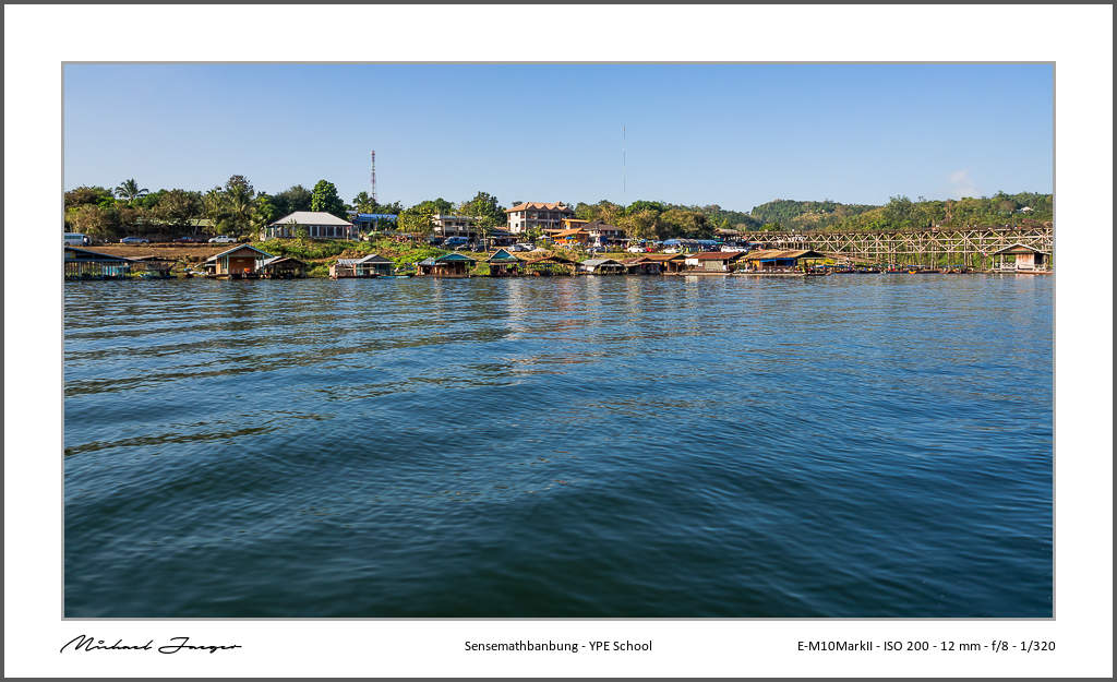 on-th-eboat-kanchanaburi-7.jpg