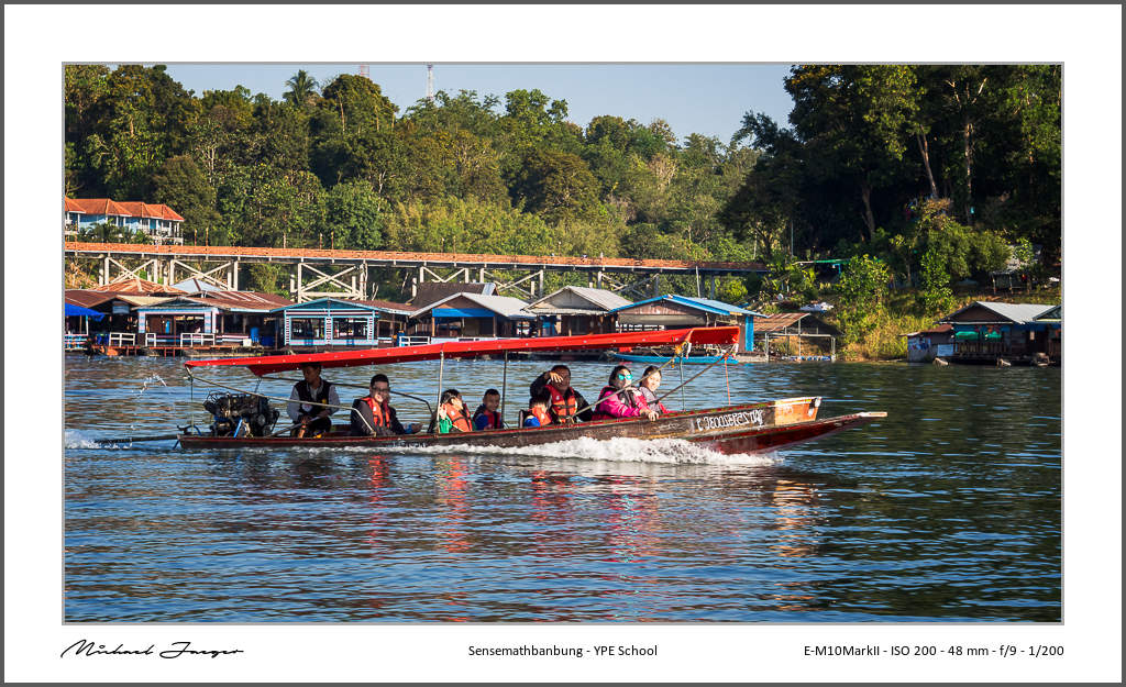on-th-eboat-kanchanaburi-8.jpg