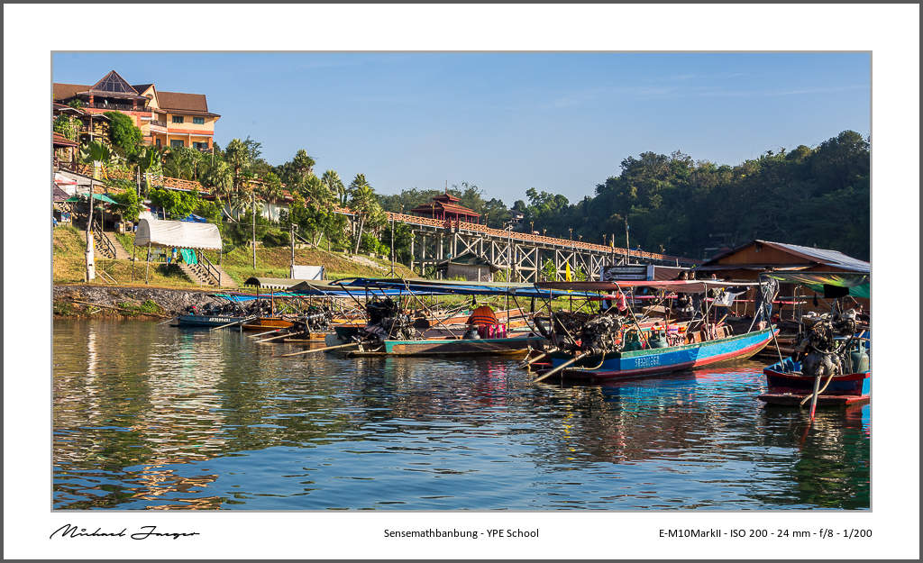 on-th-eboat-kanchanaburi.jpg