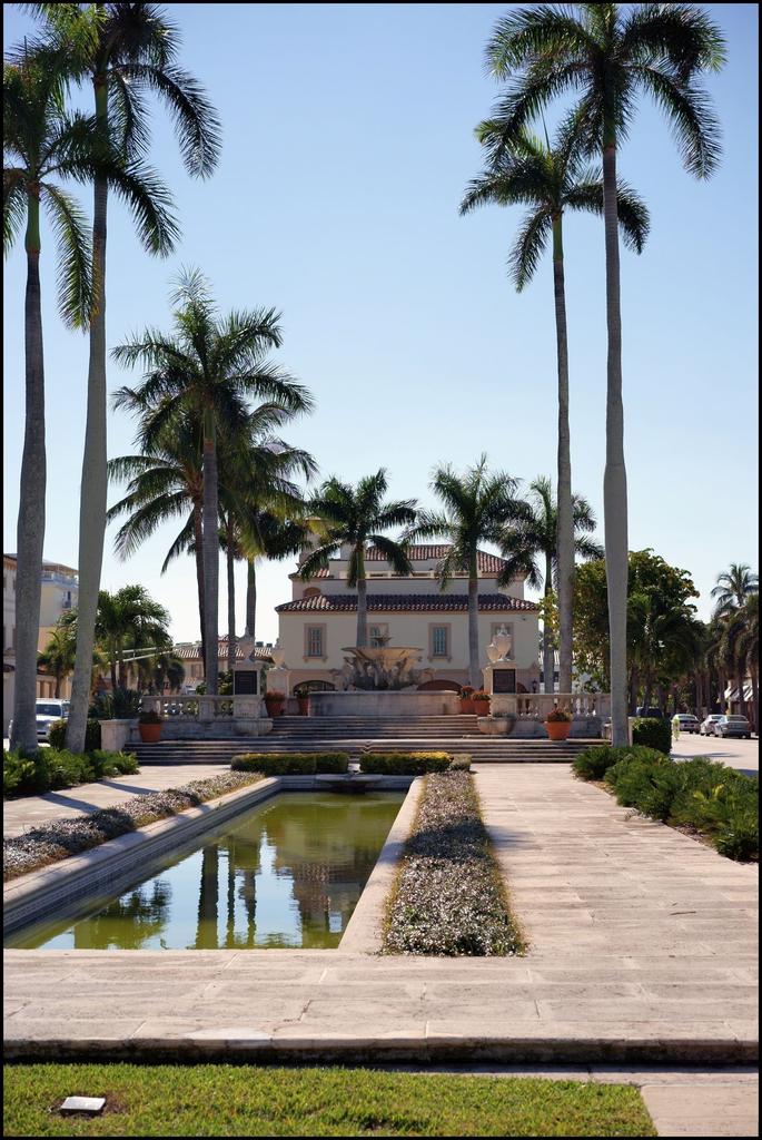 Palm Beach Worth Area  9_3010.jpg