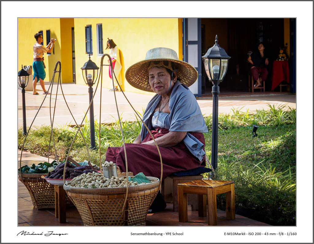 peanuts-seller-1.jpg