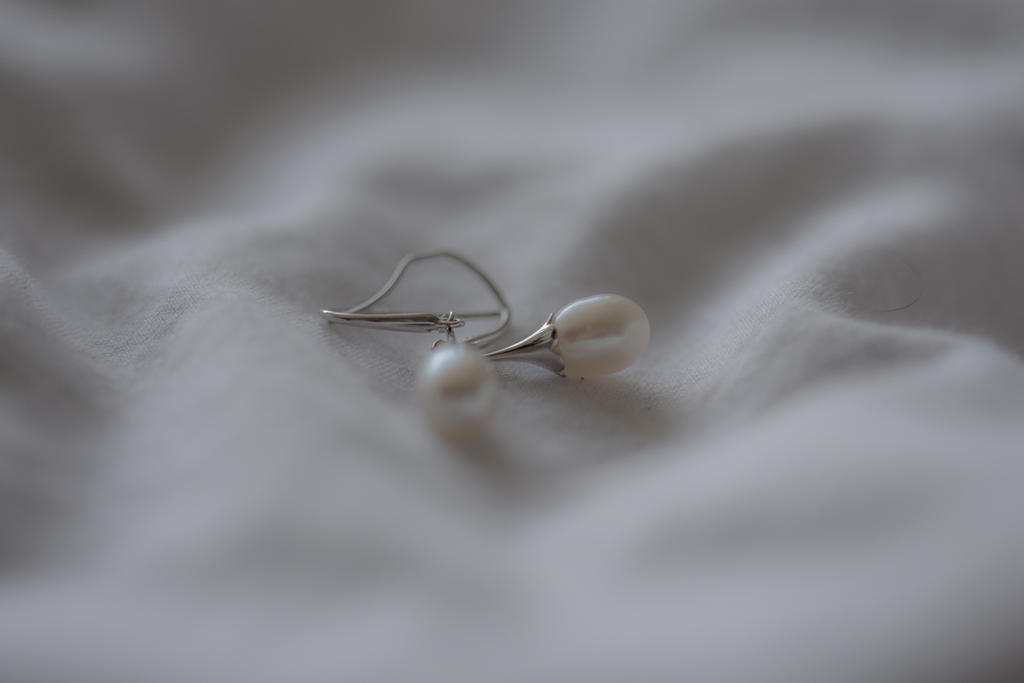 Pearl Earrings.jpg