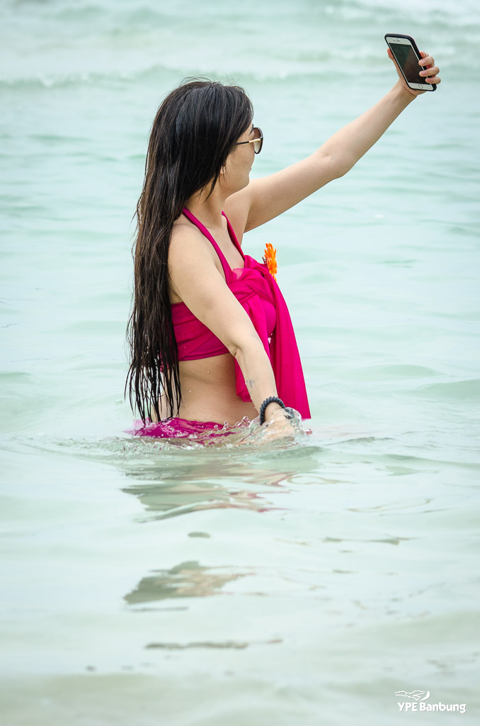 photographer-in-the-water-1.jpg