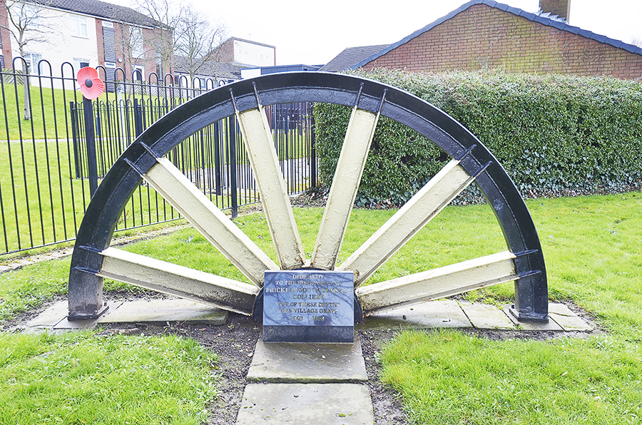 Pit Wheel Memorial Sth Elmsall.jpg