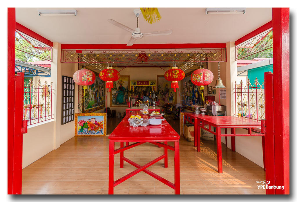 praying-2-FrameShop.jpg