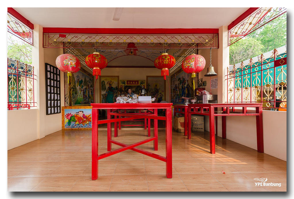 praying-3-FrameShop.jpg