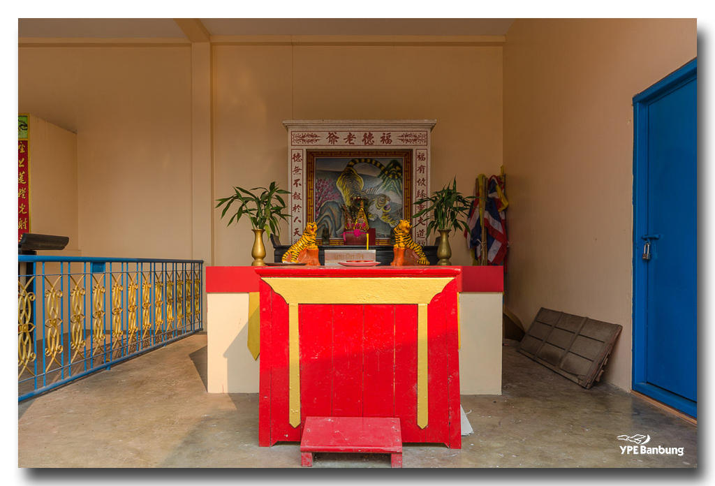 praying-4-FrameShop.jpg