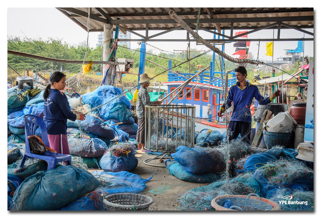 preparing-fishing-nets-1-FrameShop.jpg