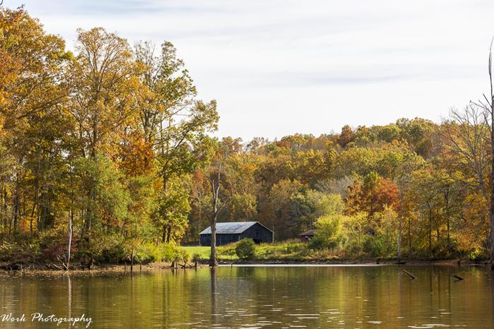 R81_8340-Lake barn.jpg