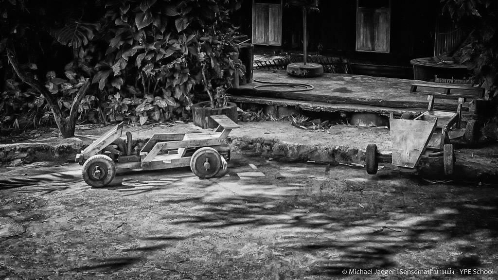 racing cars bw.jpg