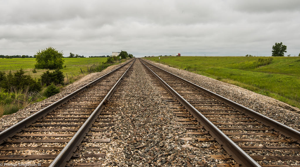 Railroadtracks.jpg