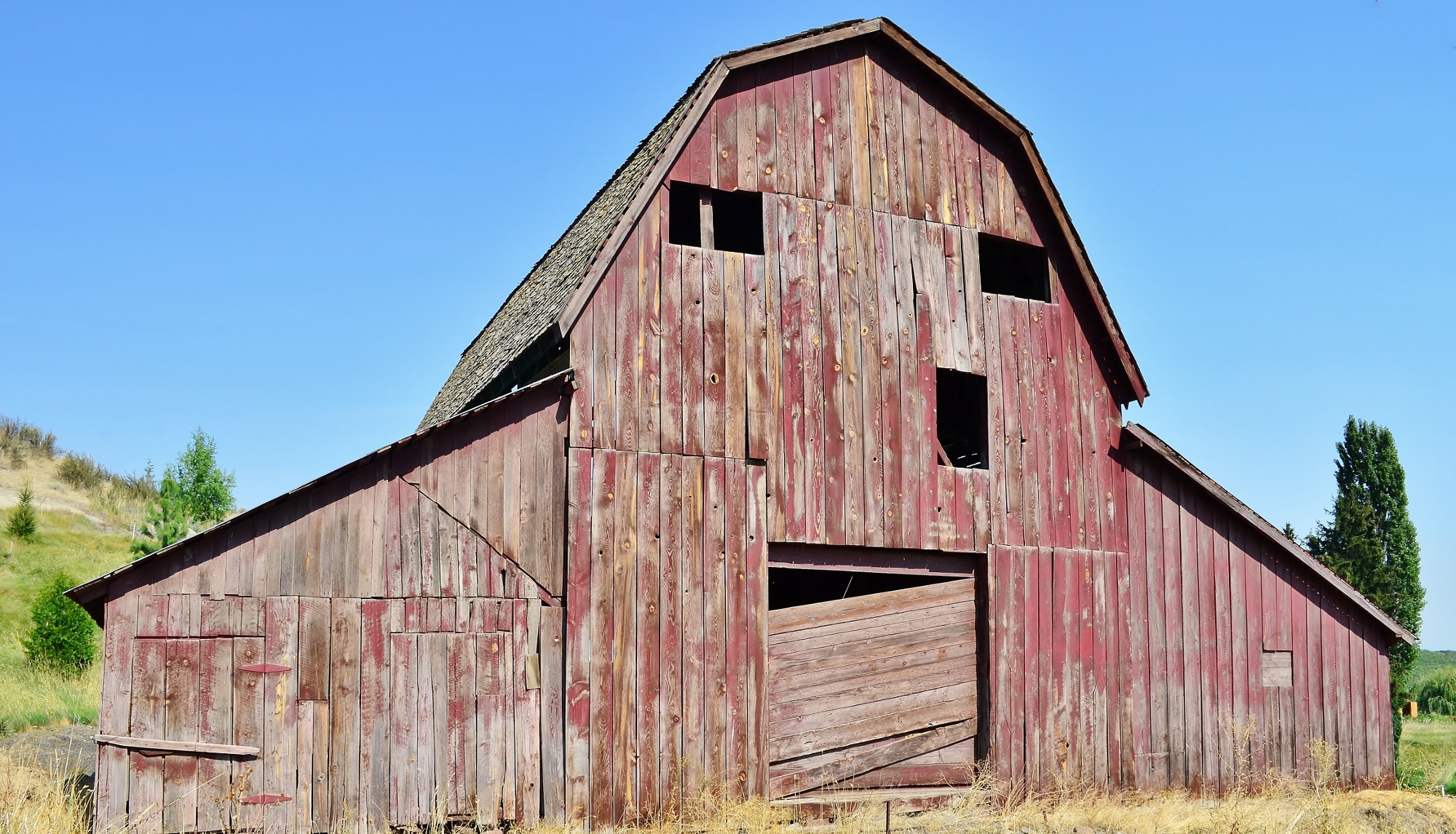 red barn (2000x1146).jpg