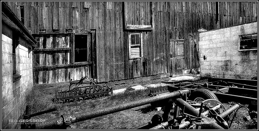 Red Barn HDR 2.jpg