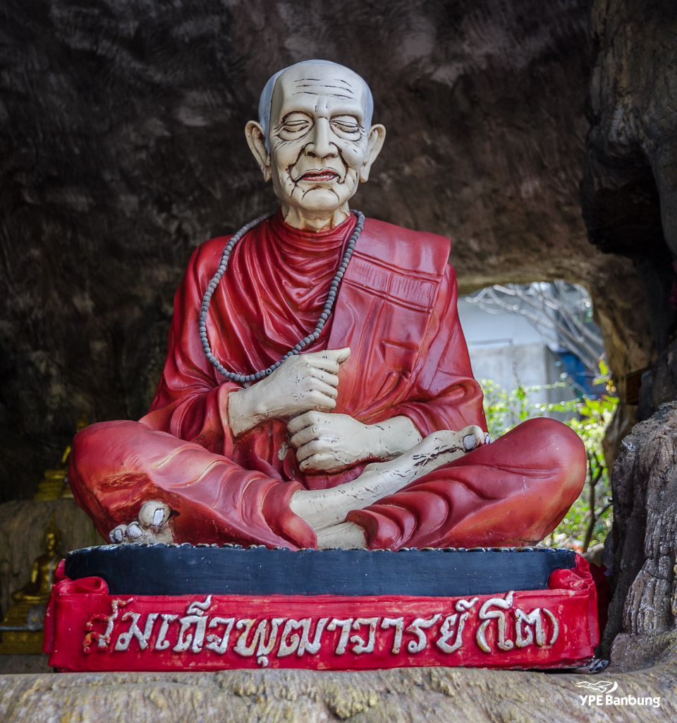 red-momk-1.jpg