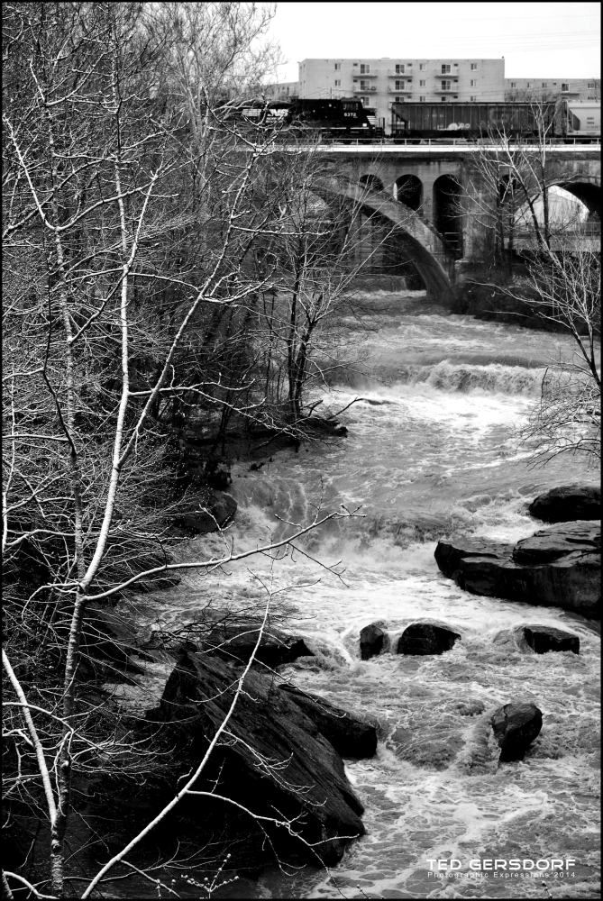 Rocky River Late Winter Snow BW 8_343.JPG