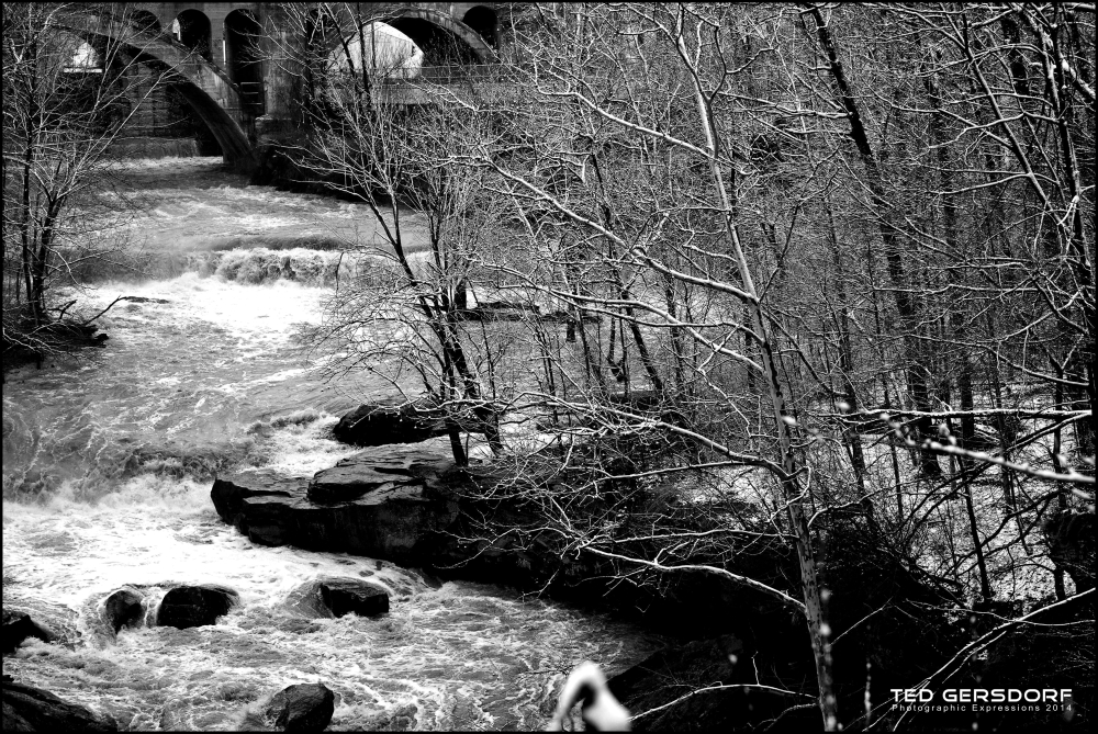Rocky River Late Winter Snow BW 9_344.JPG