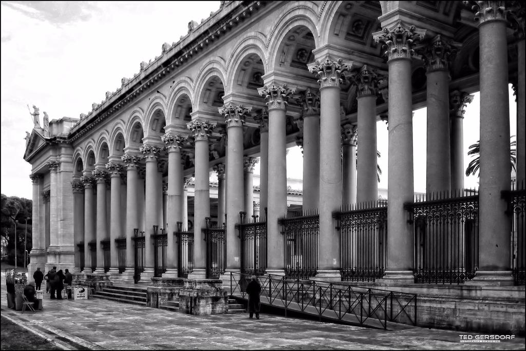 Saint Paul's Cathedral, Rome copy.jpg