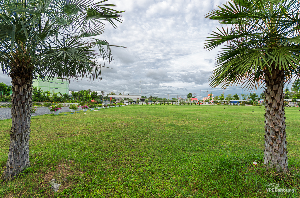 schoolfront-1.jpg