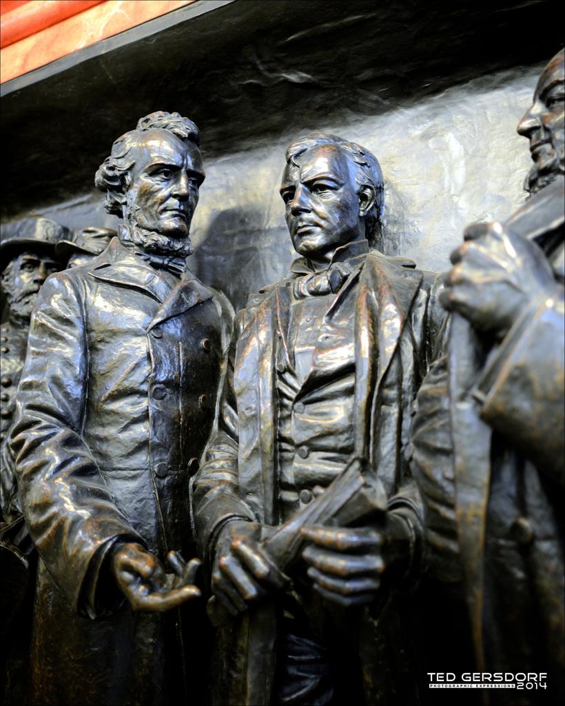 Soldiers and Sailors Monument 7_2210.jpg