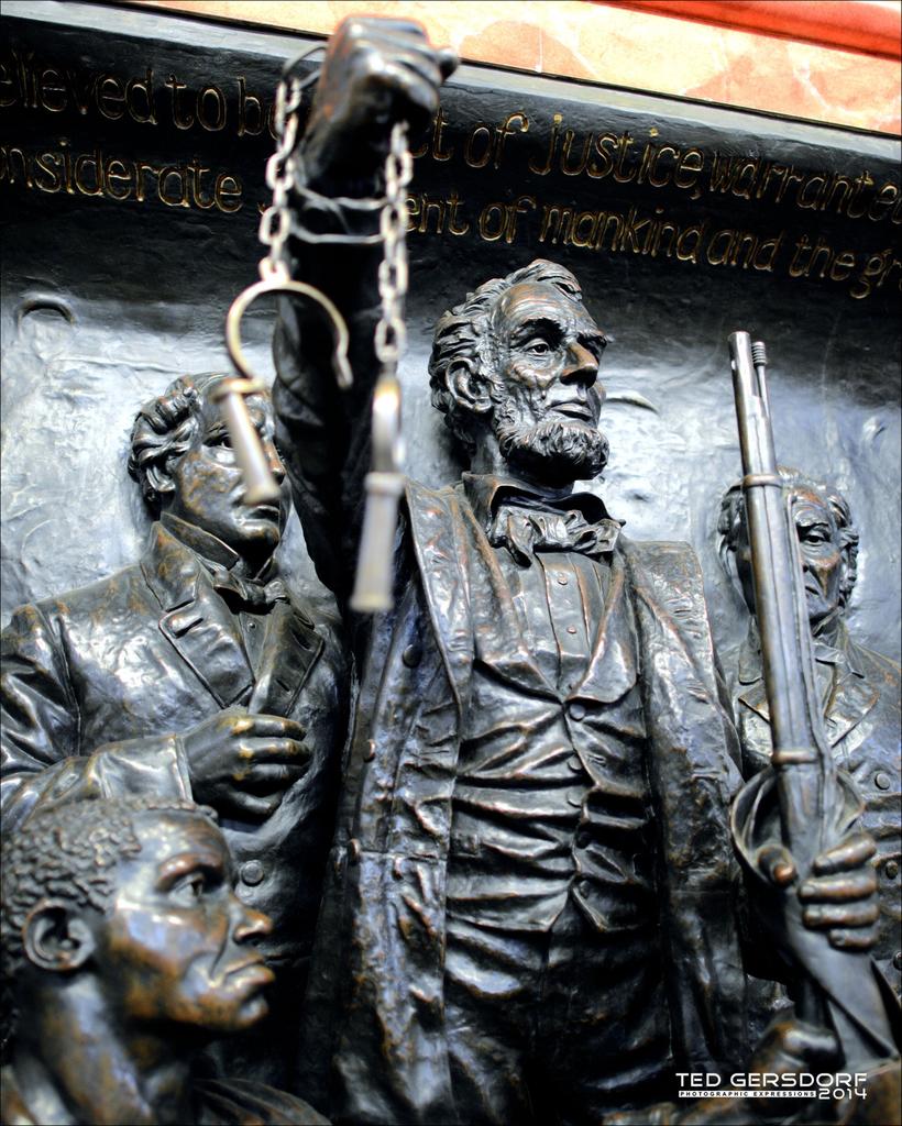 Soldiers and Sailors Monument 8_2211.jpg