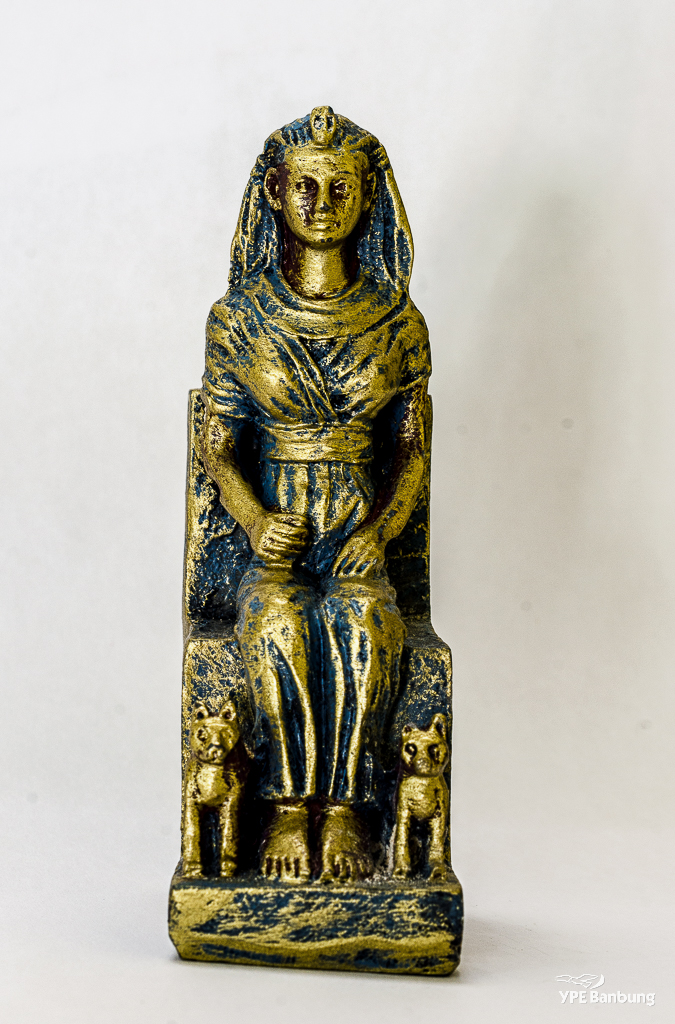 statues-1.jpg