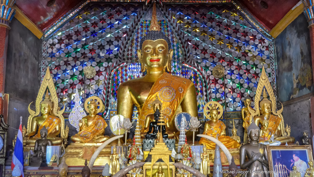 statues-1.jpg