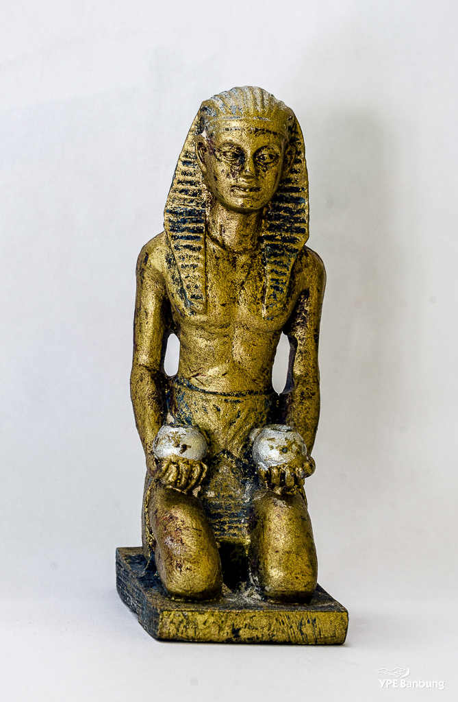 statues-2.jpg